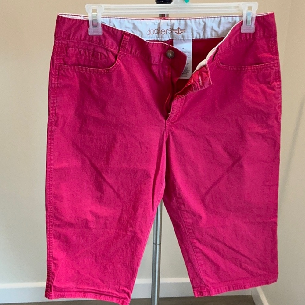 Dockers Pink Shorts Sz 16, 18 Waist, 27 length. Like new. 97% cotton.